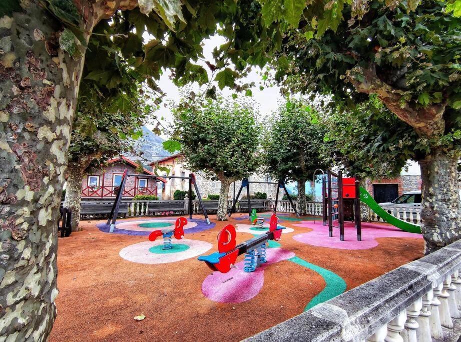 Hoja De Arce - Apartamento Rural กาสโตร-อูร์เดียเลส ภายนอก รูปภาพ